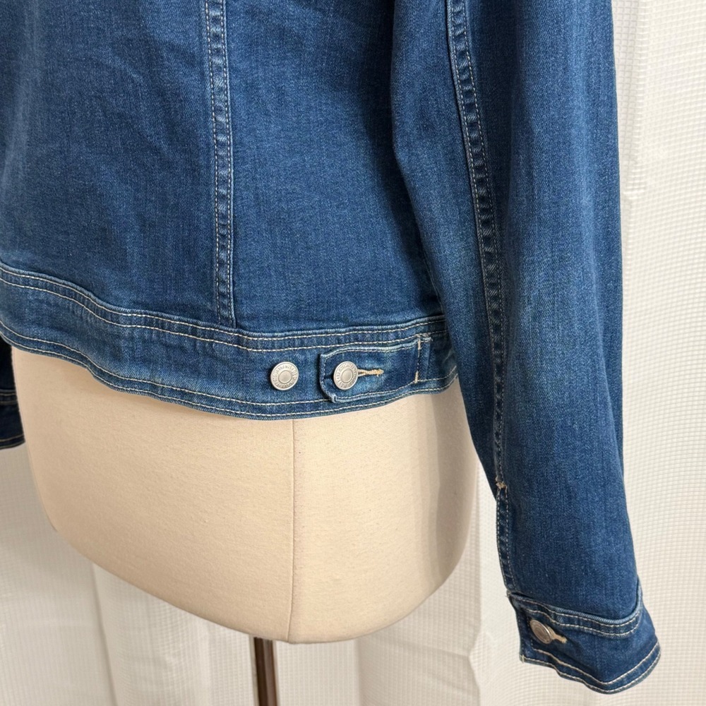 Old Navy Women's Classic Long Sleeve Denim Button Front Jean Jacket - Picture 5 of 7